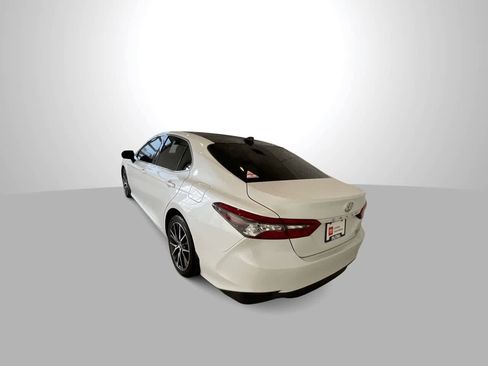 Certified 2022 Toyota Camry XLE w/ Navigation Upgrade Package image 6