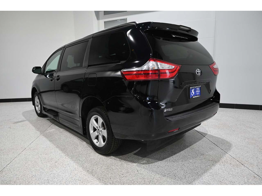 Used 2018 Toyota Sienna LE FWD image 8