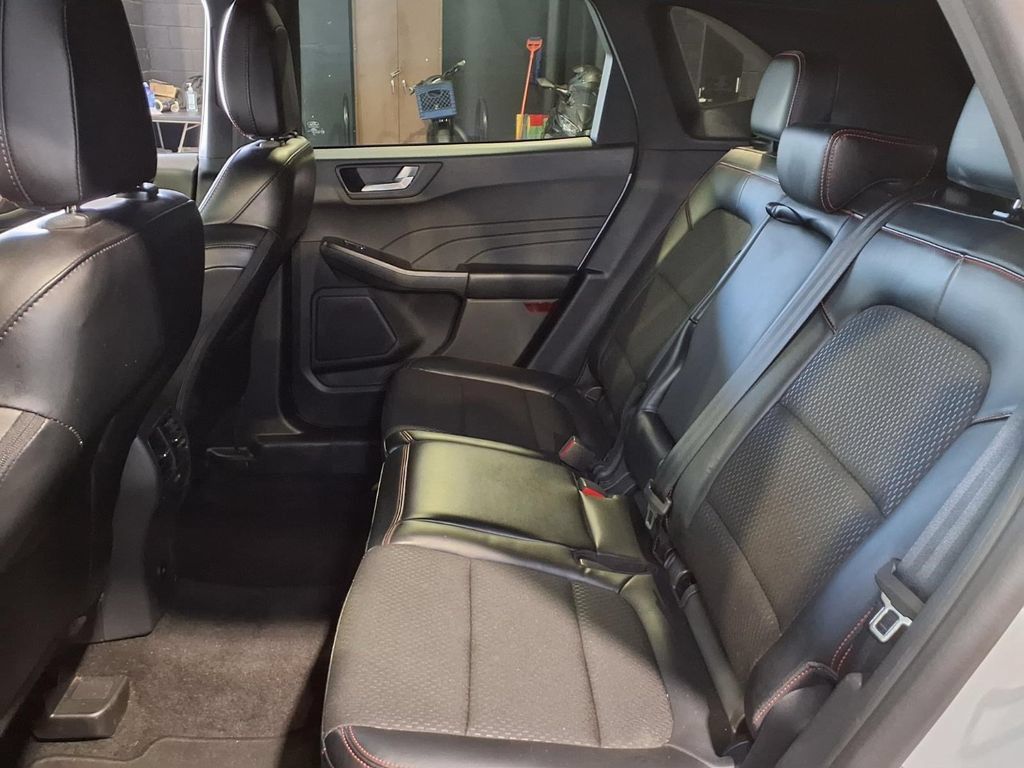 Used 2025 Ford Escape ST-Line FWD image 21