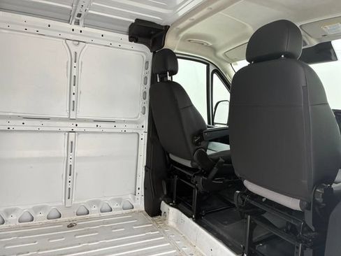 Used 2025 RAM ProMaster 2500 w/ Convenience Group FWD image 17