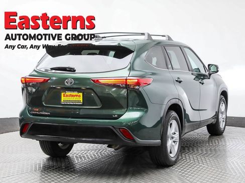 Used 2023 Toyota Highlander LE image 5