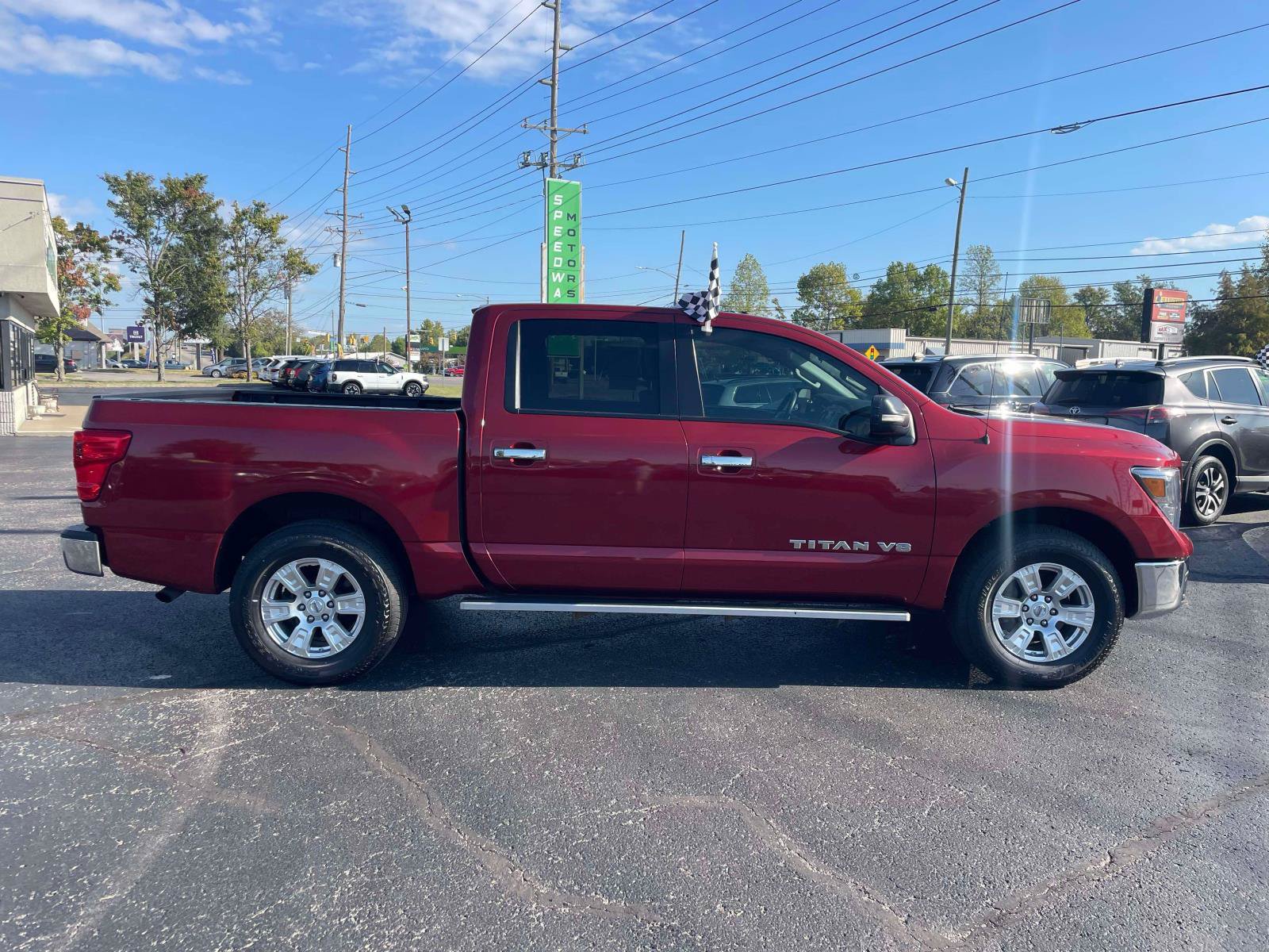 Used 2019 Nissan Titan SV AWD/4WD image 9