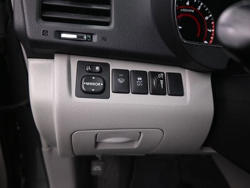 Used 2013 Toyota Highlander Plus FWD image 35