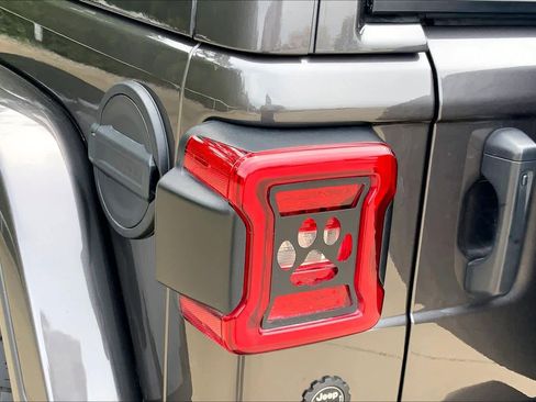 Used 2021 Jeep Wrangler Unlimited Rubicon AWD/4WD image 28