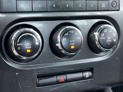 Used 2013 Dodge Challenger SXT RWD image 19