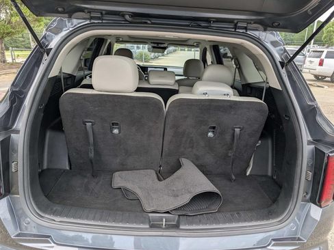 Used 2022 Kia Sorento S w/ Panoramic Sunroof Package FWD image 11
