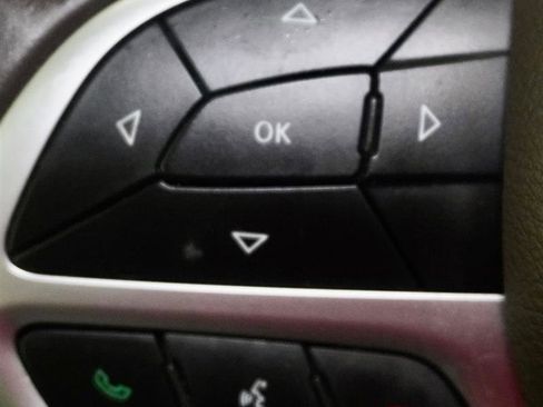 Used 2018 Chrysler Pacifica Touring-L image 34