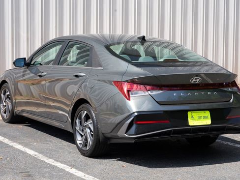 Used 2025 Hyundai Elantra SEL FWD image 49