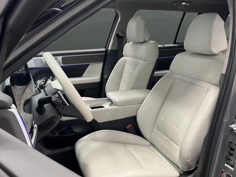 Used 2024 Hyundai Santa Fe Limited AWD/4WD image 9
