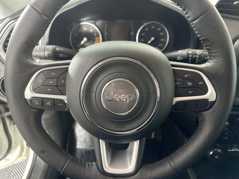 Used 2020 Jeep Renegade Latitude w/ Cold Weather Group image 20