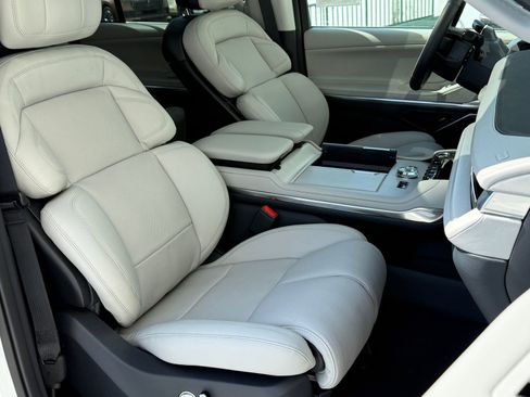 New 2026 Lincoln Navigator L Reserve image 13