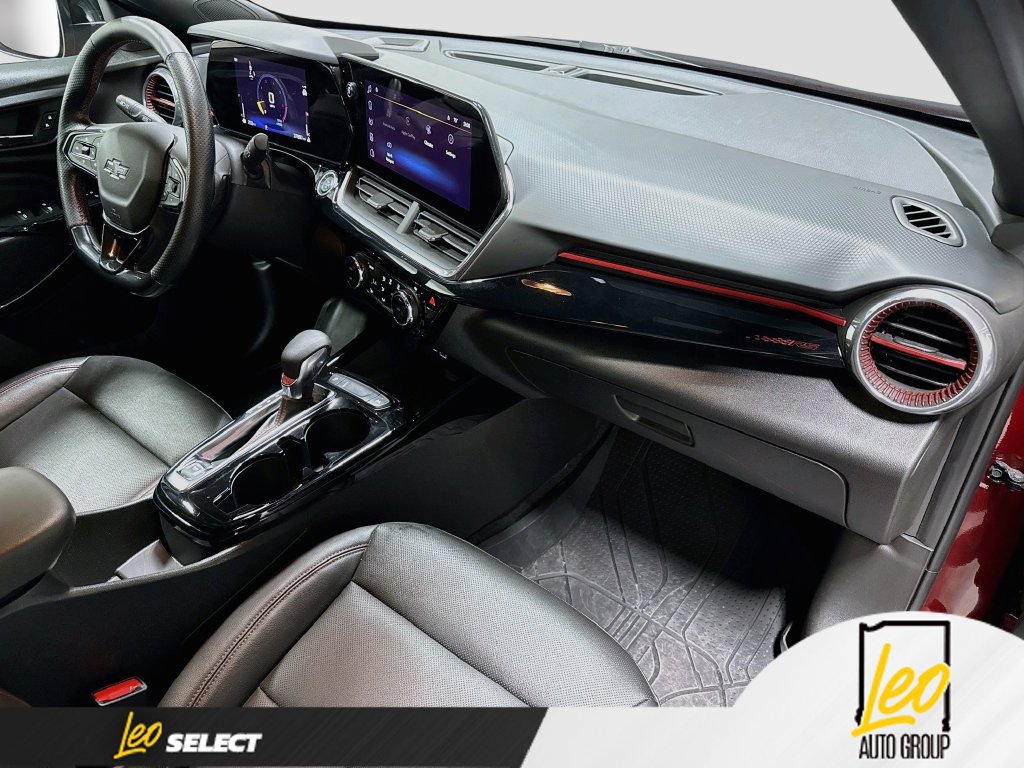 Used 2024 Chevrolet Trax RS w/ Sunroof Package FWD image 31