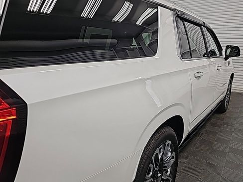 Used 2023 GMC Yukon XL Denali Ultimate image 9