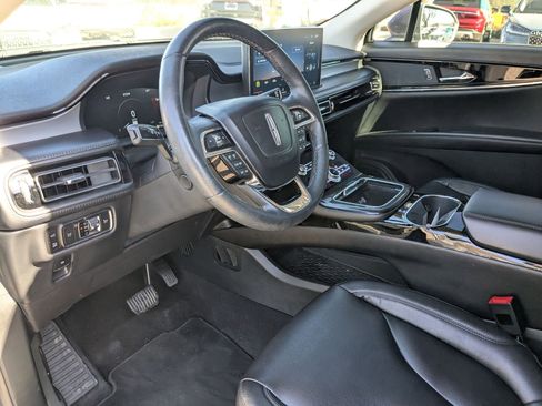 Used 2023 Lincoln Nautilus FWD w/ Premium Package image 10