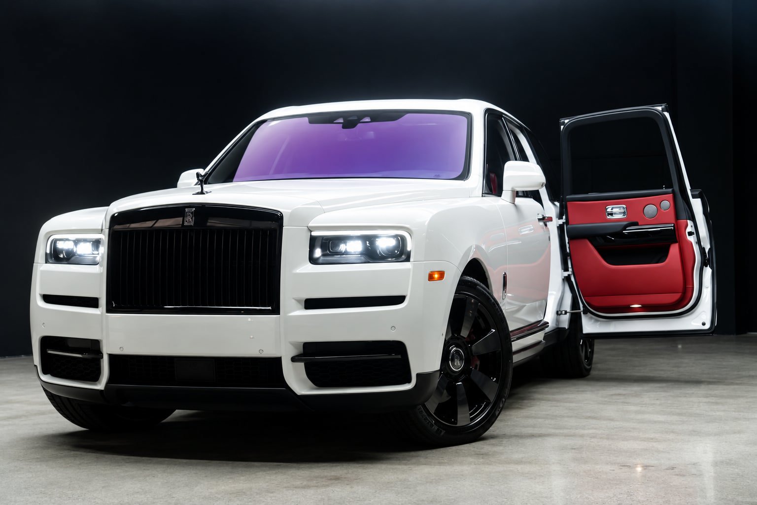 Used 2022 Rolls-Royce Cullinan AWD/4WD image 2