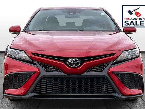 Used 2023 Toyota Camry SE image 3