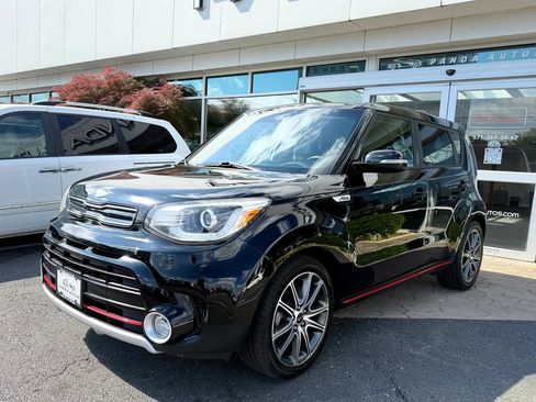 Used 2018 Kia Soul ! w/ Tech Package FWD image 3