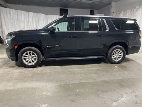 Used 2024 Chevrolet Suburban LT image 4