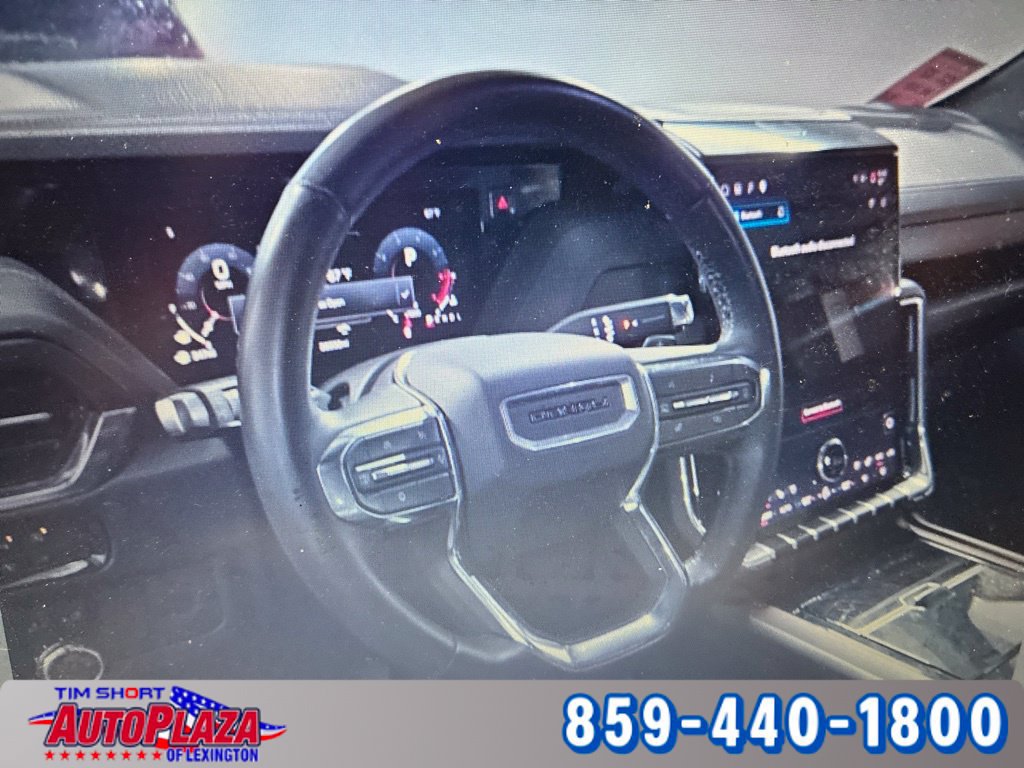 Used 2025 GMC Yukon XL Denali AWD/4WD image 6