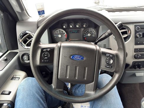 Used 2014 Ford F250 XLT w/ Snow Plow Prep Package image 16