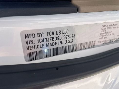 Used 2020 Jeep Grand Cherokee Limited w/ Luxury Group II image 12