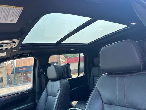 Used 2021 Chevrolet Suburban RST AWD/4WD image 30