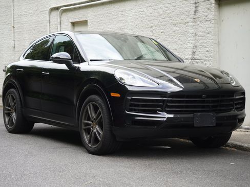 Used 2022 Porsche Cayenne Platinum Edition AWD/4WD image 9