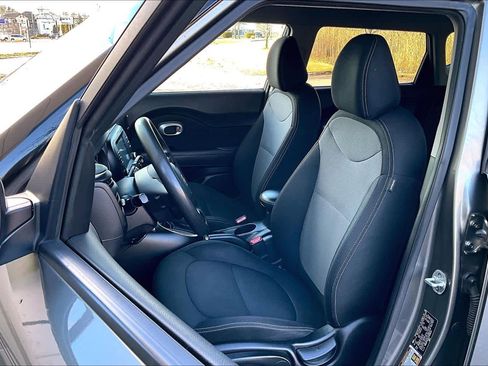 Used 2018 Kia Soul + image 8