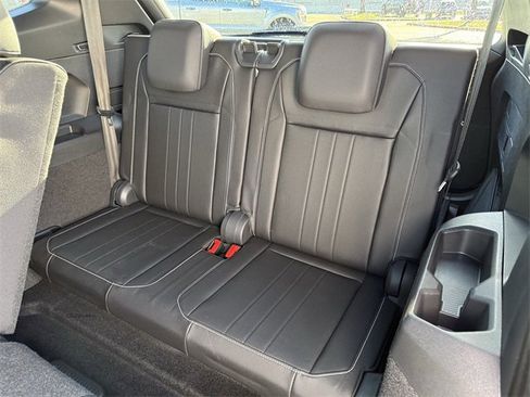 Certified 2023 Volkswagen Tiguan SE R-Line image 27