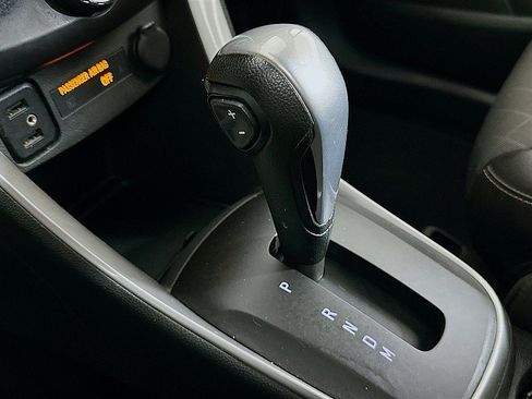 Used 2018 Chevrolet Trax LT w/ LT Convenience Package FWD image 17
