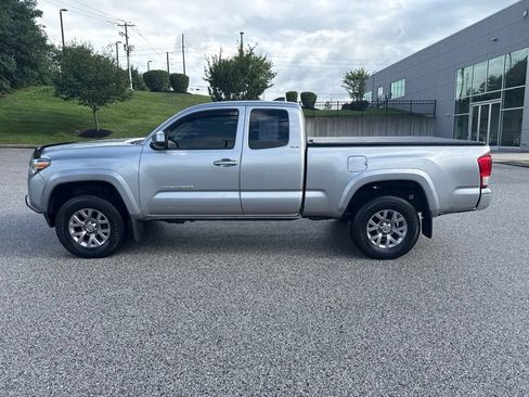 Used 2017 Toyota Tacoma SR5 w/ Tow Package AWD/4WD image 7