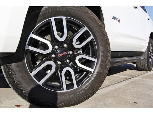 Used 2024 GMC Yukon AT4 w/ Technology Package image 28