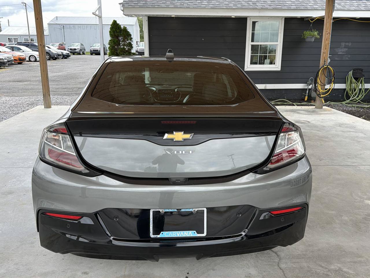 Used 2017 Chevrolet Volt Premier w/ Driver Confidence II Package FWD image 4