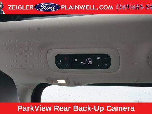 Used 2023 Chrysler Pacifica Limited FWD image 13