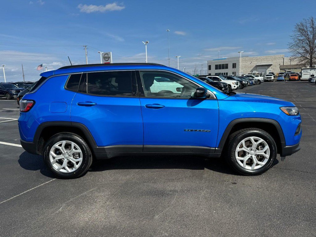 Used 2024 Jeep Compass Latitude AWD/4WD image 2