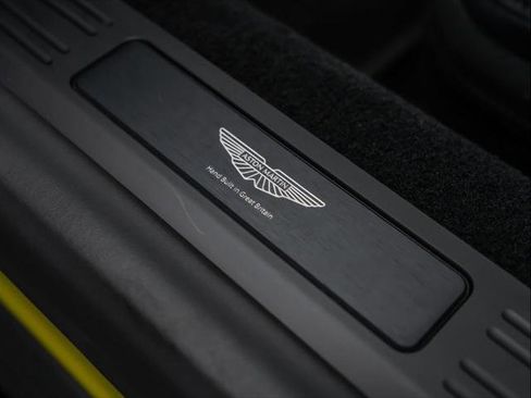 Used 2025 Aston Martin V8 Vantage Coupe image 22