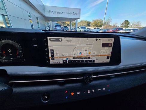 Used 2023 Nissan Ariya EVOLVE+ image 26