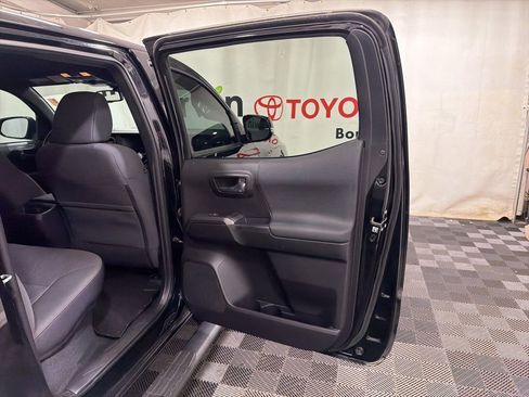 Used 2019 Toyota Tacoma TRD Off-Road image 13