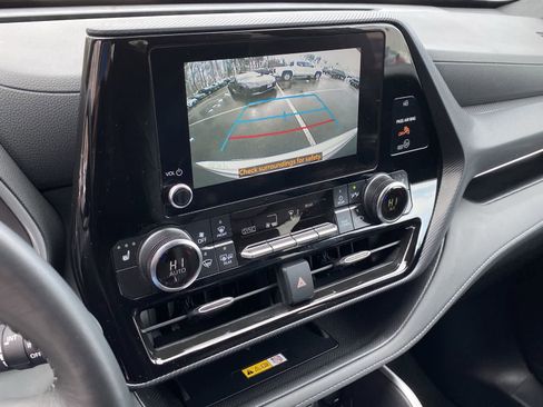 Certified 2025 Toyota Highlander XSE image 31