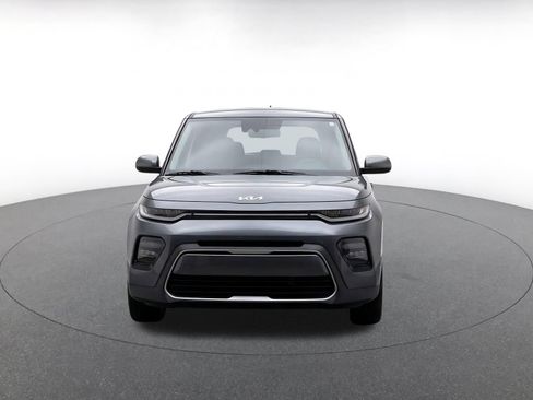 Used 2025 Kia Soul LX w/ LX Technology Package FWD image 2