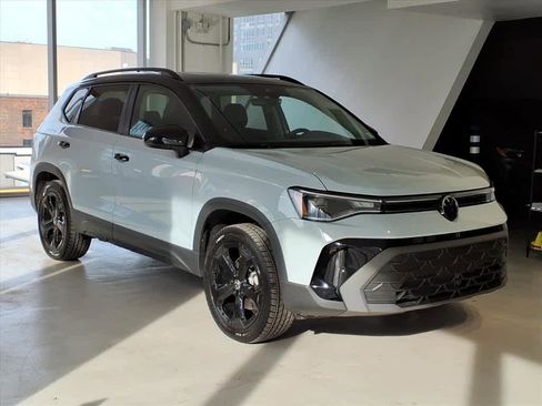 Used 2025 Volkswagen Taos SE image 3