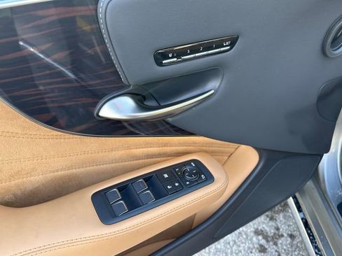 Used 2022 Lexus LS 500 AWD image 23