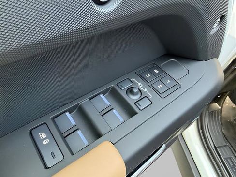 New 2026 Land Rover Defender 110 X-Dynamic SE AWD/4WD image 14