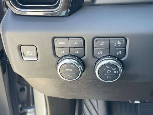Used 2024 GMC Sierra 1500 AT4 w/ Technology Package AWD/4WD image 19