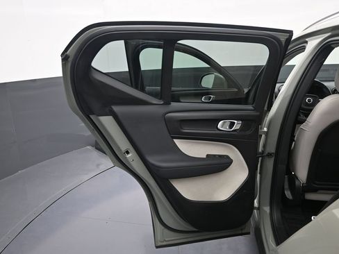 Used 2023 Volvo XC40 B5 Plus AWD/4WD image 29
