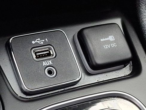 Used 2021 Jeep Cherokee Latitude Plus AWD/4WD image 25