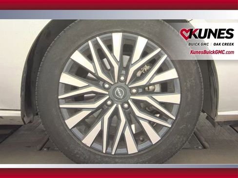 Used 2024 Nissan Altima 2.5 SV image 11