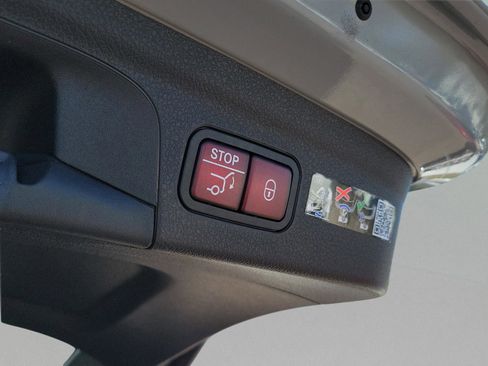 New 2026 Mercedes-Benz GLE 580 4MATIC image 6