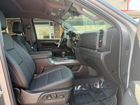 Used 2025 Chevrolet Silverado 1500 LTZ AWD/4WD image 25