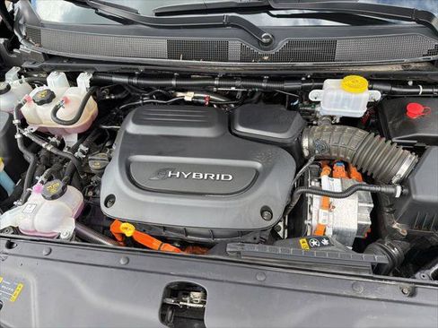 Certified 2024 Chrysler Pacifica Premium FWD image 20